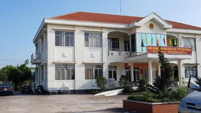 Hồ sơ năng lực "bất bại" của nhà thầu trúng gói xây lắp tại Phòng Kinh tế xã Tuyên Bình 