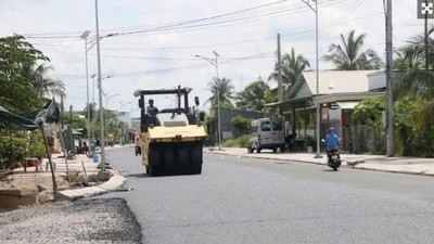 Gói thầu tại Mỏ Cày Nam: Chênh giá 14,37 triệu, năng lực đối nghịch 