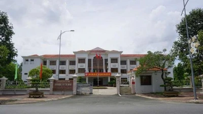 Gói thầu tại Ban QLDA khu vực Cà Mau: Vì sao chỉ 1 nhà thầu tham dự?