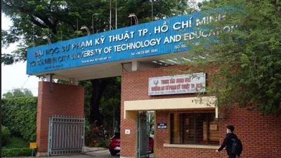 Gói thầu tại ĐH Sư phạm Kỹ thuật TP.HCM: Đối thủ chào giá siêu