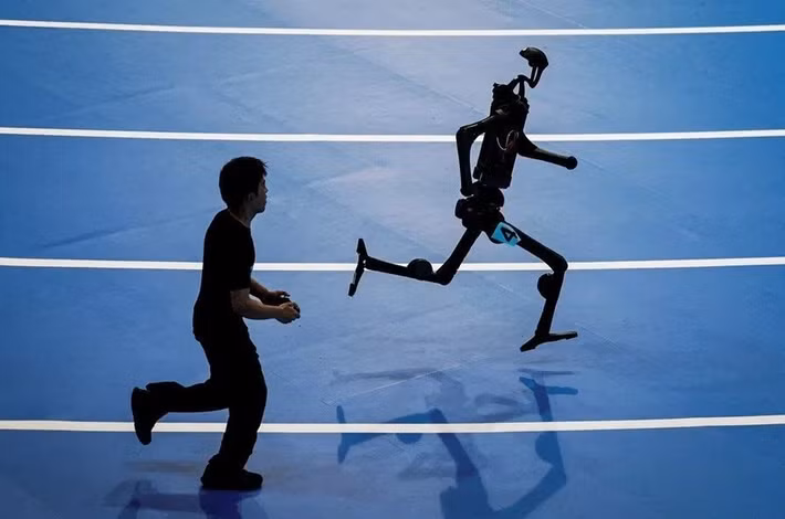 Ngành robot hình người Trung Quốc đang tăng trưởng nóng với tốc độ trên 50% mỗi năm, nhưng tính ứng dụng thực tế vẫn là dấu hỏi lớn.