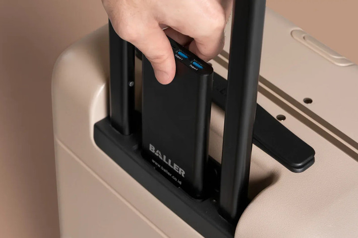 Với pin dự phòng, hành khách chỉ được phép mang trong hành lý xách tay, tuyệt đối không để trong hành lý ký gửi.