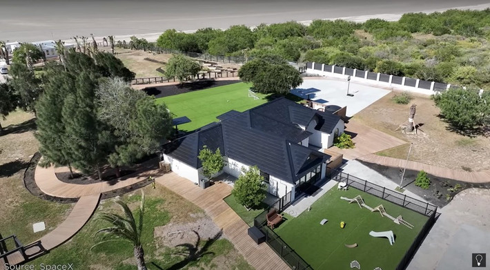 Triết lý này được hiện thực hóa tại Ad Astra, ngôi trường do chính Musk sáng lập, nơi trẻ em nhiều độ tuổi cùng học và không bị ràng buộc bởi chương trình chuẩn. (Ảnh: SpaceX)