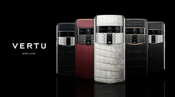 Điểm nhấn của Agent Q là phím Ruby Talk, kết nối tới mạng lưới AIGS với hơn 200 tác nhân AI có thể thực hiện mọi yêu cầu.