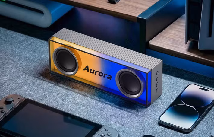 Sản phẩm lấy cảm hứng từ mâm đĩa huyền thoại Braun Audio 300, sử dụng mặt trước acrylic trong suốt kết hợp vỏ kim loại phía sau, tạo nên vẻ ngoài vừa cổ điển vừa hiện đại.