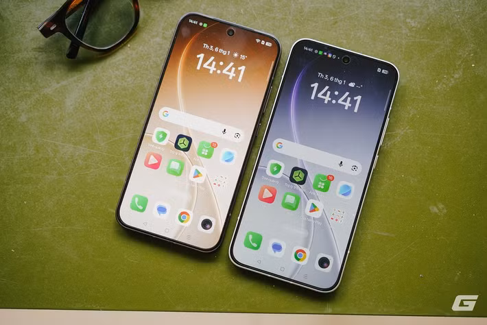 Cả hai đều sở hữu màn hình AMOLED 120Hz sắc nét, trong đó Reno15 Pro vượt trội với độ sáng tối đa lên tới 1800 nits.(Ảnh: Genk)