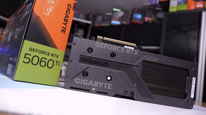 Mẫu card này cạnh tranh trực tiếp với RX 9060 XT 16 GB của AMD trên thị trường gaming phổ thông.