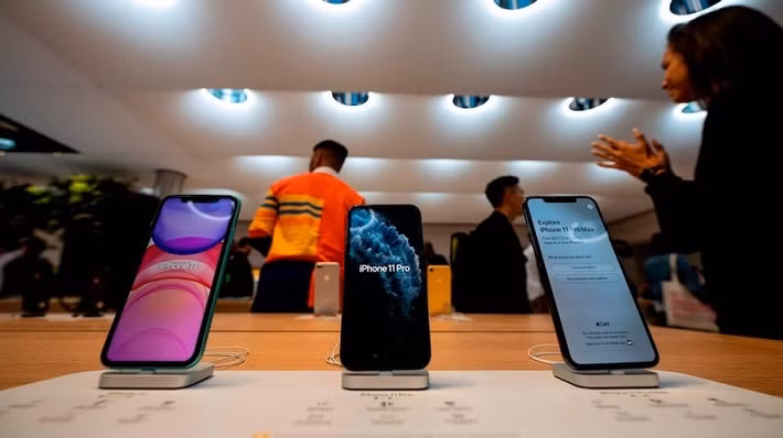 Theo các đơn vị nghiên cứu thị trường, Samsung Display hiện vẫn nắm phần lớn đơn hàng OLED dành cho iPhone với hàng chục triệu tấm nền mỗi năm, mang về nguồn doanh thu khổng lồ và trở thành một trong những mối quan hệ hợp tác công nghệ có giá trị nhất ngành công nghiệp điện tử tiêu dùng toàn cầu.