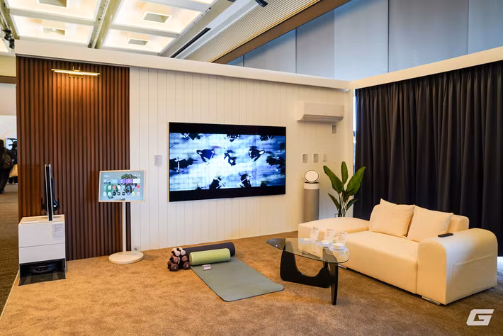 Không còn dừng ở điều khiển từ xa, hệ sinh thái này hướng tới khả năng “tự hiểu và tự làm”, nơi thiết bị tự vận hành dựa trên thói quen sinh hoạt của người dùng. (Ảnh: Genk)