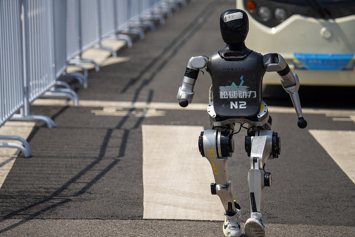 Trong đó, Thâm Quyến đóng vai trò sân khấu thử nghiệm, nơi robot sẽ di chuyển trên phố, vào khu dân cư và xử lý các tình huống đời sống phức tạp.