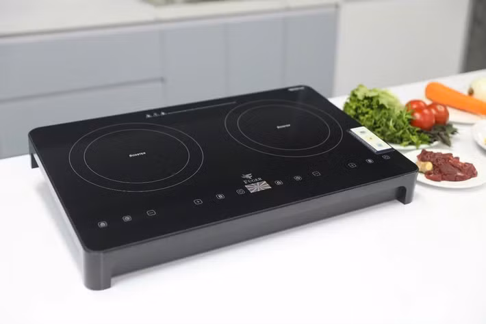 Tuy nhiên, trước khi lắp đặt bếp từ hoặc bếp hồng ngoại, người dùng cũng cần kiểm tra công suất điện của gia đình vì đây đều là các thiết bị tiêu thụ điện lớn, nếu sử dụng đồng thời với điều hòa, bình nóng lạnh hoặc các thiết bị công suất cao khác có thể khiến cầu dao tự động ngắt.