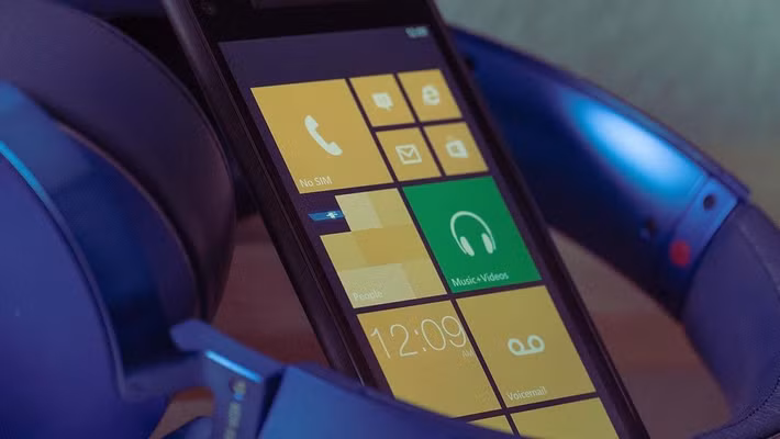 Một kịch bản khác là Microsoft dùng nhân Android nhưng khoác lên bản sắc Windows.