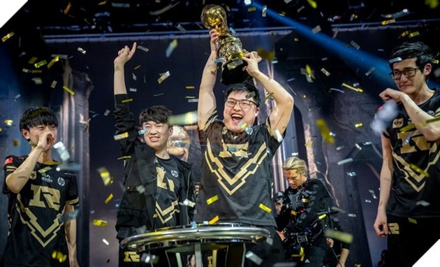 Dù vậy, RNG vẫn là cái nôi của những huyền thoại như Uzi, Xiaohu, Ming hay GALA, cùng bảng thành tích 5 lần vô địch LPL và 3 MSI.