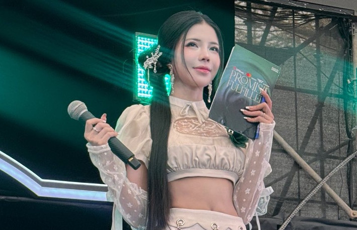 Sau khi kết thúc ngày đầu fanmeeting, Mai Dora tiếp tục gây chú ý khi đăng tải một đoạn clip ngắn trên TikTok cá nhân.