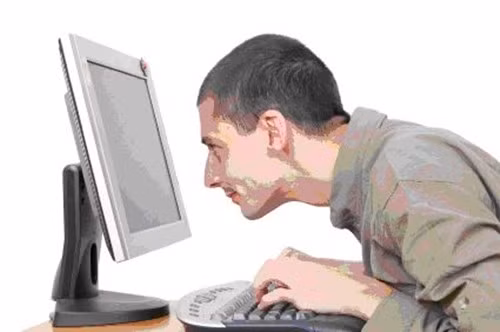 Tuy nhiên, việc dí mắt lâu vào màn hình gây hại cho mắt, nên họ dùng màn hình cao cấp 240Hz, 360Hz để giảm áp lực.