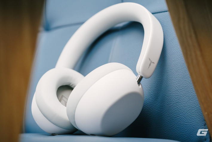 Tanchjim vốn nổi tiếng với tai nghe In-ear, nay thử sức ở thị trường tai nghe chụp đầu không dây với RITA. (Genk)