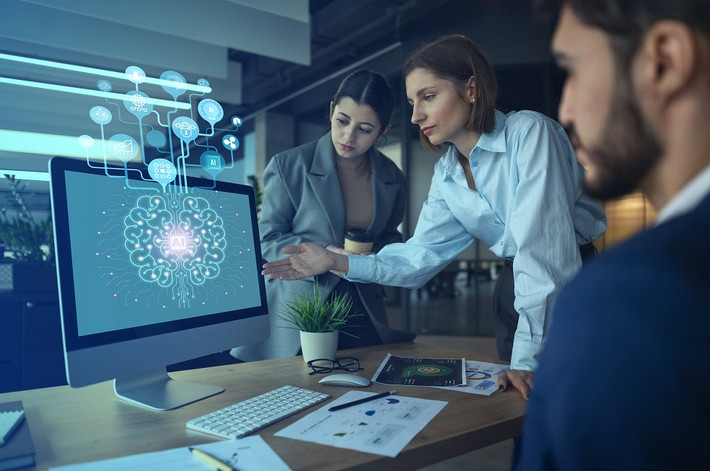 CEO Julie Sweet nhấn mạnh 780.000 nhân viên toàn cầu phải thay đổi tư duy công nghệ.