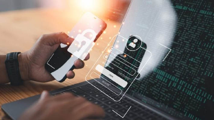 Hacker ngày nay không chỉ đánh cắp dữ liệu mà còn chiếm quyền điều khiển điện thoại từ xa.