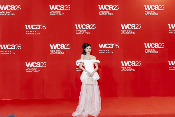 Sự hiện diện của họ không chỉ là màn khoe sắc, mà còn là minh chứng cho sức ảnh hưởng ngày càng lớn của Esports Việt.