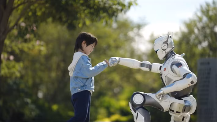 Theo ENGINEAI, lô robot hình người T800 đầu tiên đã chính thức rời dây chuyền sản xuất, mở màn cho kế hoạch mở rộng sản lượng robot công nghiệp trong bối cảnh Trung Quốc đang đẩy mạnh đầu tư vào trí tuệ nhân tạo và công nghệ tự động hóa thế hệ mới.