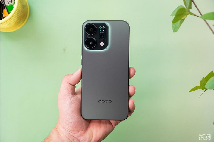 Camera tele 3.5x và AI Recorder 2.0 giúp người trẻ sáng tạo nội dung dễ dàng và nổi bật cá tính.(Ảnh: Vatvo studio)