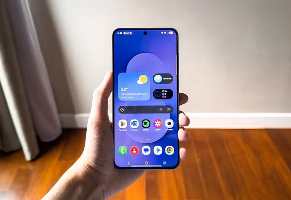 Đáng lo ngại hơn, các hãng có thể chọn giải pháp hạ cấu hình thay vì tăng giá, đặc biệt ở phân khúc giá rẻ và tầm trung.