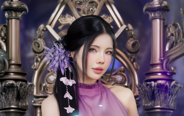 Xuất phát điểm là nữ MC, cô nhanh chóng chinh phục khán giả bằng nhan sắc và phong cách cuốn hút.