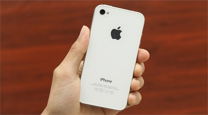 Theo TechRadar, lượt tìm kiếm “buy iPhone 4” trên Google đã tăng tới 979% chỉ trong một năm, phản ánh sức hút khó tin của mẫu máy cổ này.