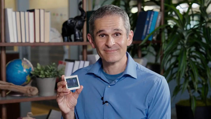 Google còn củng cố chiến lược bằng việc thăng chức Amin Vahdat làm Giám đốc công nghệ hạ tầng AI.