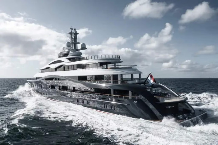 Con tàu có thể chứa 24 khách và 48 thủy thủ đoàn, mang đến trải nghiệm nghỉ dưỡng xa hoa bậc nhất.