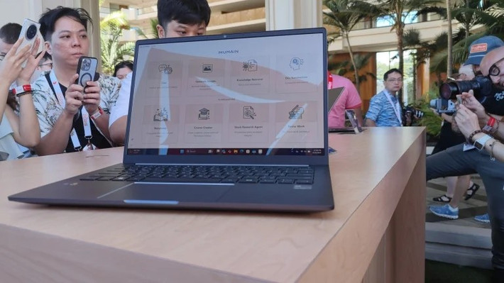 Humain tích hợp sẵn bộ công cụ AI như Humain Search, Humain Create và Humain Chat dùng mô hình Allam 34 tỷ tham số.(Ảnh: John Burek)