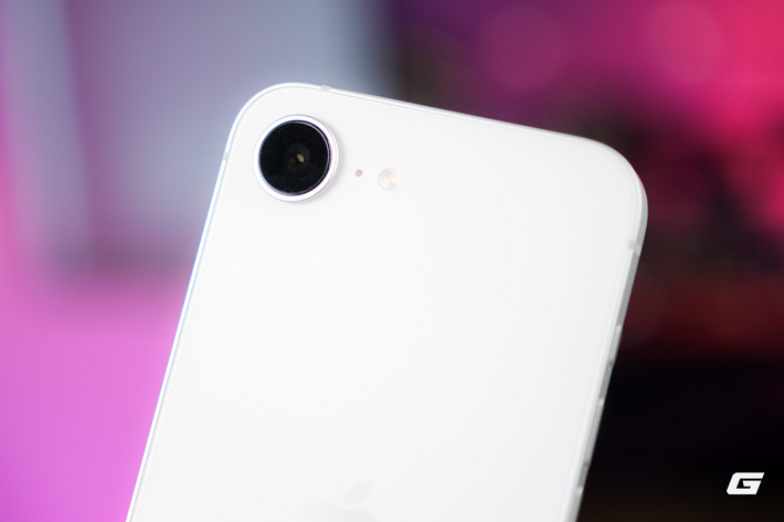 iPhone 17e trang bị chip A19 tiến trình 3nm, hiệu năng mạnh hơn 15% so với đời trước.(Ảnh: Genk)