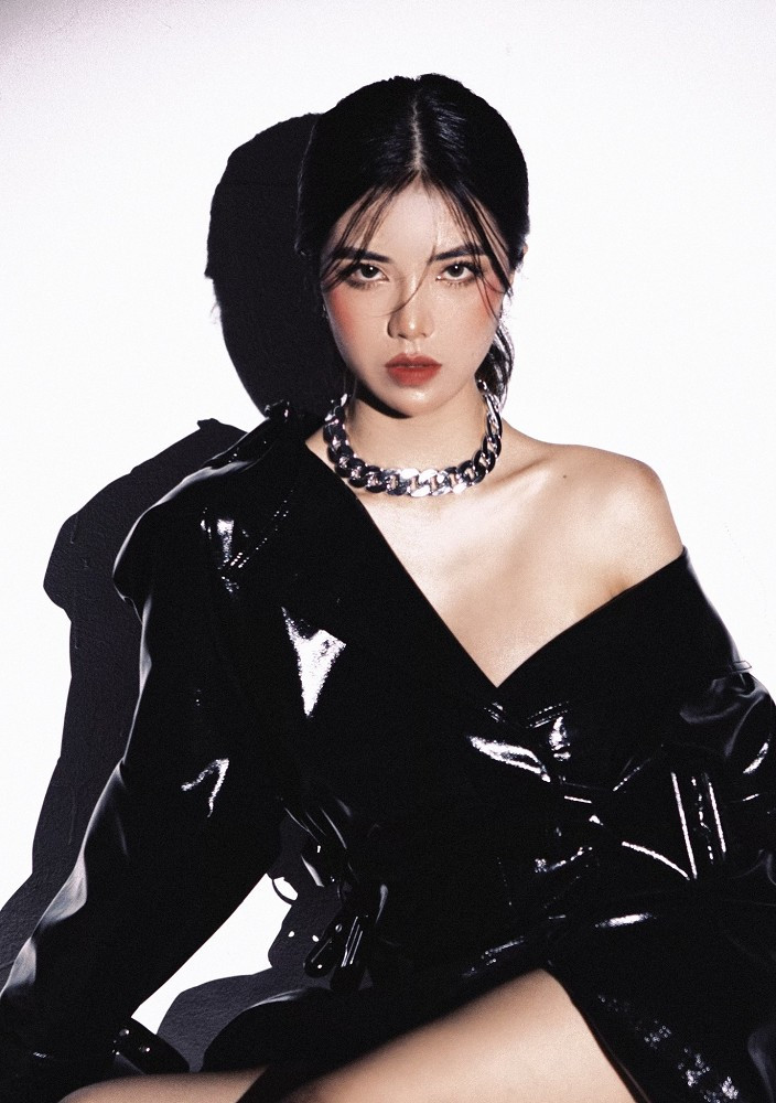 Bộ ảnh nhanh chóng nhận về hàng chục nghìn lượt yêu thích cùng vô số bình luận khen ngợi từ người hâm mộ.