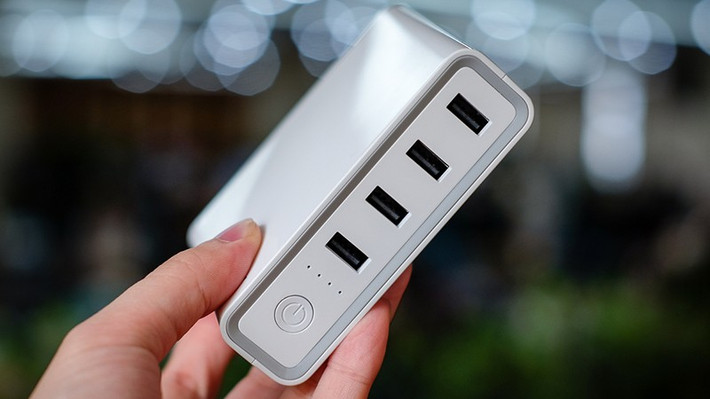 Để an toàn, người dùng nên sạc ở nơi thoáng mát và rút sạc khi thiết bị đã đầy pin.