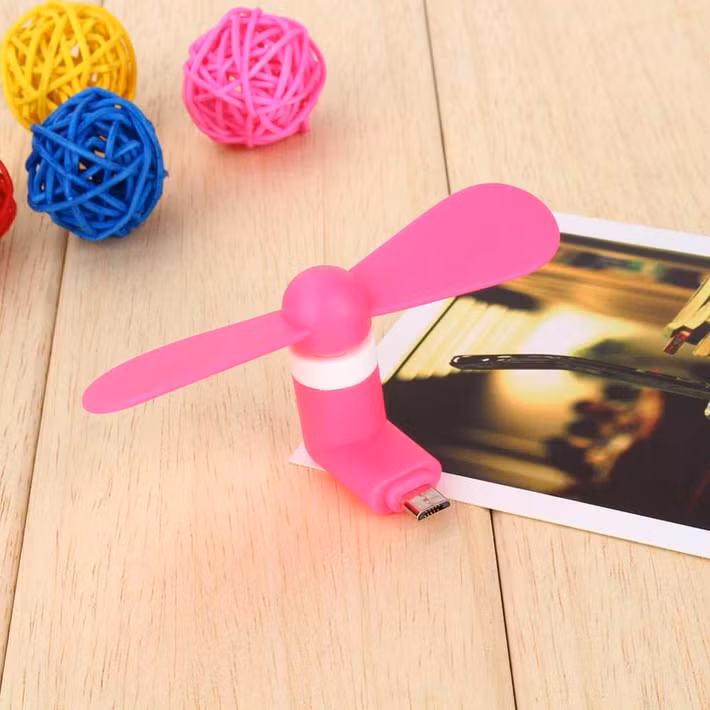 Ngay cả những phụ kiện tưởng chừng vô hại như quạt mini, đèn LED hay camera nội soi cắm trực tiếp vào điện thoại cũng có thể gây ảnh hưởng tiêu cực nếu không đạt tiêu chuẩn, bởi chúng tiêu thụ điện năng không ổn định và làm gia tăng áp lực lên hệ thống pin.