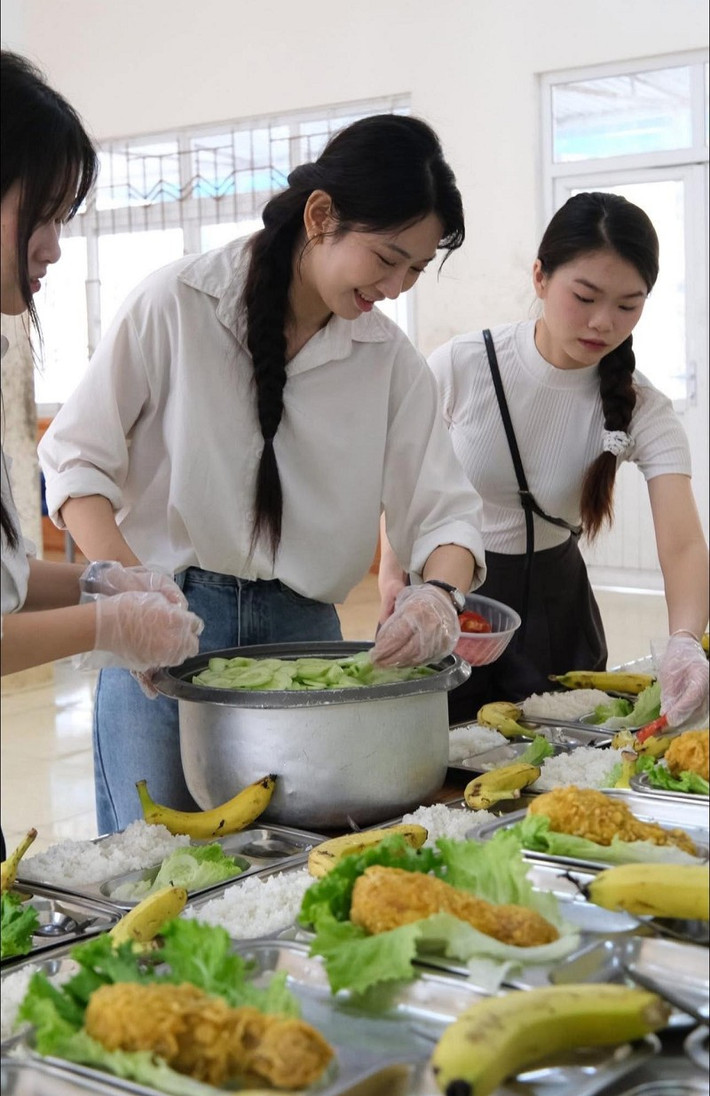 Cô ngày càng biết khai thác góc đẹp mà không cần dựa vào sự táo bạo hay chiêu trò.