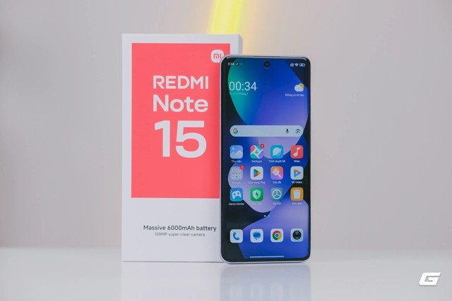 Với mức giá sale chỉ từ dưới 4 triệu đồng, REDMI Note 15 vẫn là lựa chọn “quốc dân” nhờ sự cân bằng giữa thiết kế, màn hình và pin.(Ảnh: Genk)