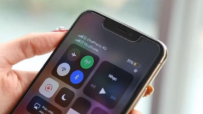 NIST, cơ quan tiêu chuẩn và công nghệ của Mỹ, khuyến nghị tắt Wi‑Fi, Bluetooth, NFC khi không dùng và kiểm soát quyền truy cập phần cứng.