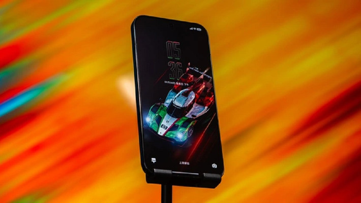 Giá bán tại Trung Quốc là 5.499 tệ (~20,3 triệu đồng), dự kiến đổi tên thành POCO F8 Ultra khi ra mắt quốc tế.