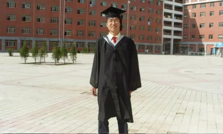 Hiện Xu sống tại Singapore và vẫn giữ thói quen không dùng mạng xã hội suốt 10 năm qua.