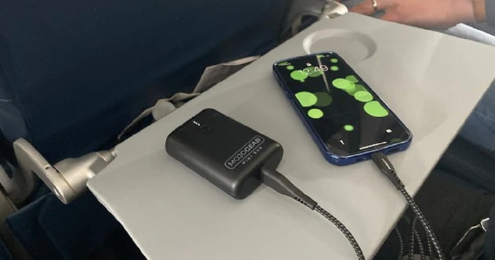 Các thiết bị chứa pin ướt, pin nhiên liệu hoặc loại đặc biệt đều phải tuân thủ điều kiện nghiêm ngặt về điện áp, công suất và cách đóng gói.