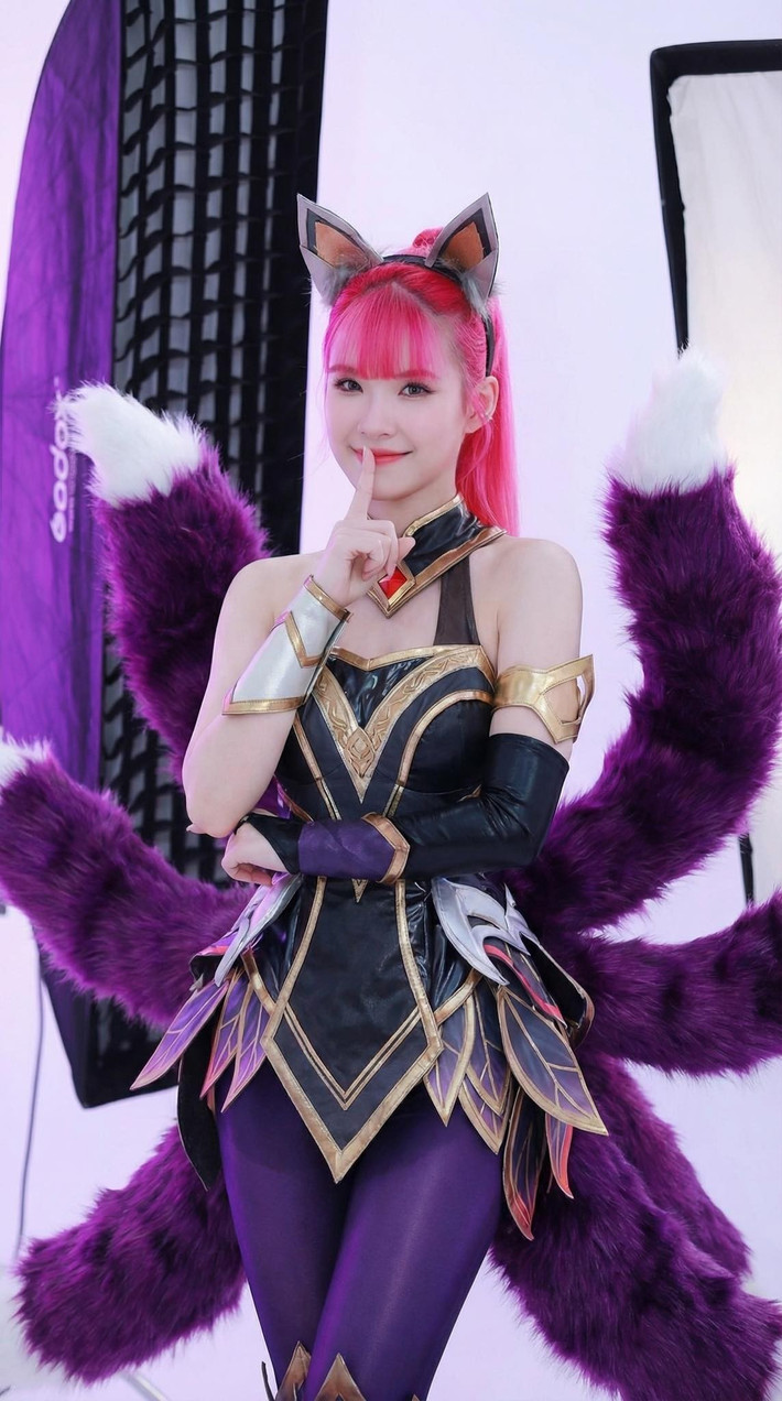 Nữ ca sĩ Khởi My những ngày qua trở thành tâm điểm chú ý khi liên tục tung loạt ảnh cosplay kết hợp công nghệ AI trên mạng xã hội.