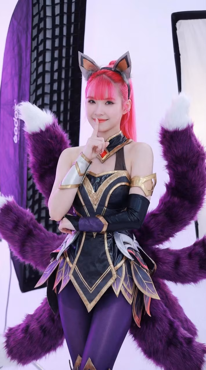 Nữ ca sĩ Khởi My những ngày qua trở thành tâm điểm chú ý khi liên tục tung loạt ảnh cosplay kết hợp công nghệ AI trên mạng xã hội.