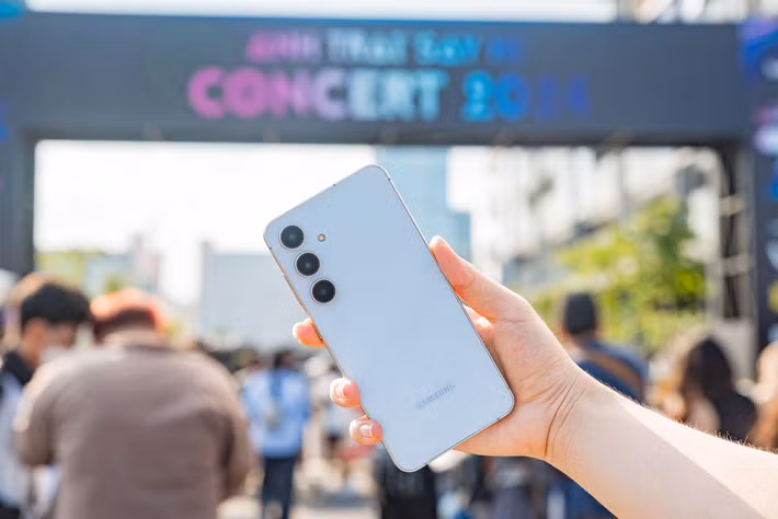 S25 trang bị chip Snapdragon 8 Elite cùng 12GB RAM, dư sức đáp ứng mọi tác vụ nặng trong 3-5 năm tới.