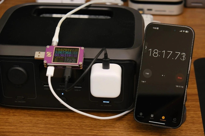 Điểm ấn tượng là bộ sạc có thể sạc từ 0-50% chỉ trong 20 phút trên iPhone 17.