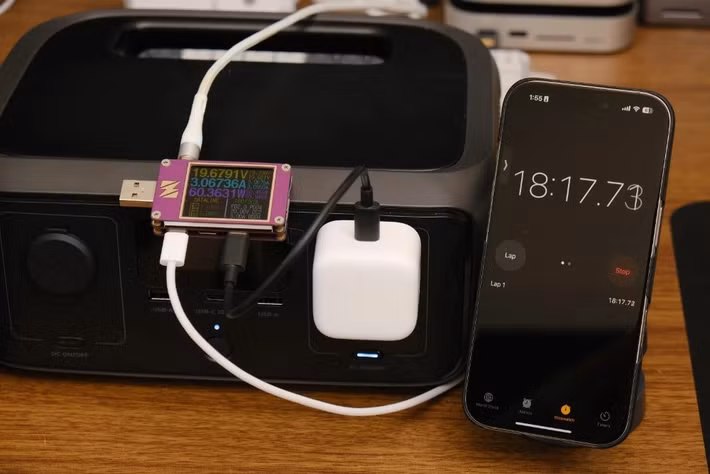 Điểm ấn tượng là bộ sạc có thể sạc từ 0-50% chỉ trong 20 phút trên iPhone 17.