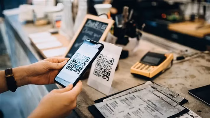 Để tự bảo vệ, người dùng nên xác minh nguồn gốc mã QR, kiểm tra URL và tránh quét mã ở nơi công cộng.