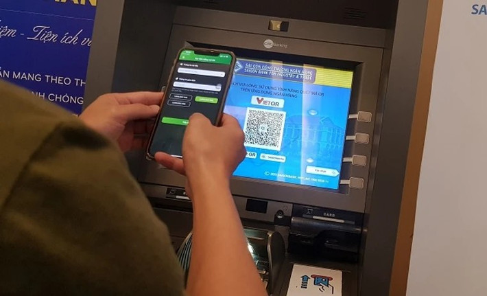 Từ ngày 7/8/2023, dịch vụ VietQRCash cho phép rút tiền bằng mã QR tại ATM khác ngân hàng.