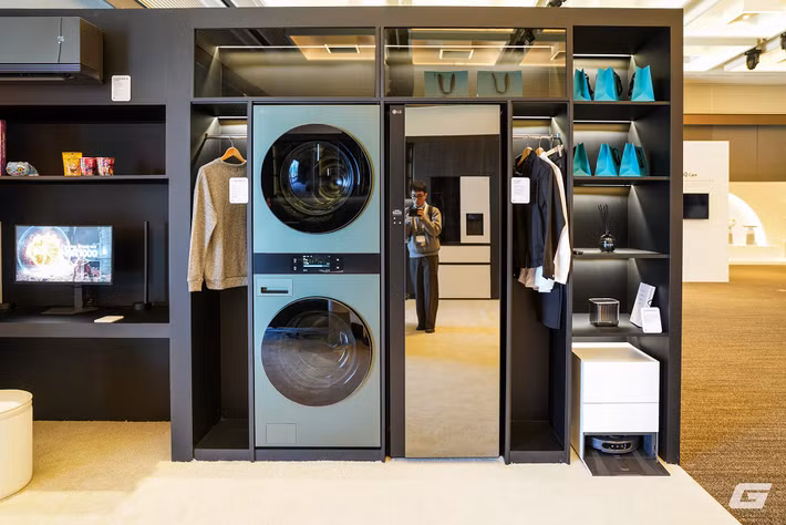 Hệ thống còn theo dõi nhiệt độ, độ ẩm để điều chỉnh điều hòa, đồng thời tối ưu điện năng thông qua các cảm biến chuyển động và môi trường. (Ảnh: Genk)