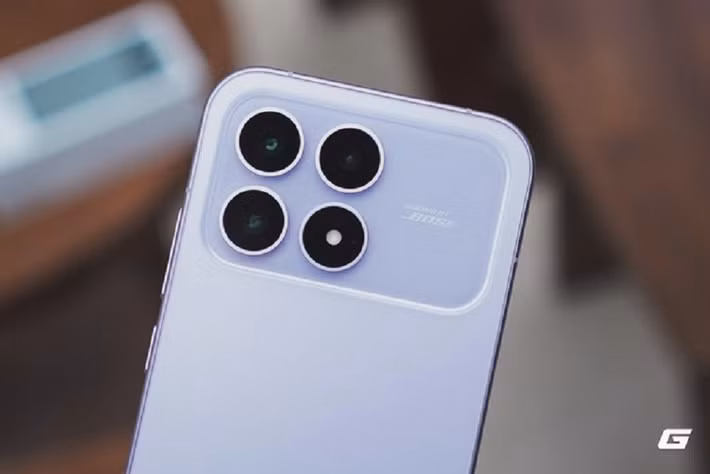 Với cấu hình mạnh, pin bền và giá rẻ, Redmi K90 được xem là “flagship killer” mới của Xiaomi trong năm 2025.(Ảnh: Genk)